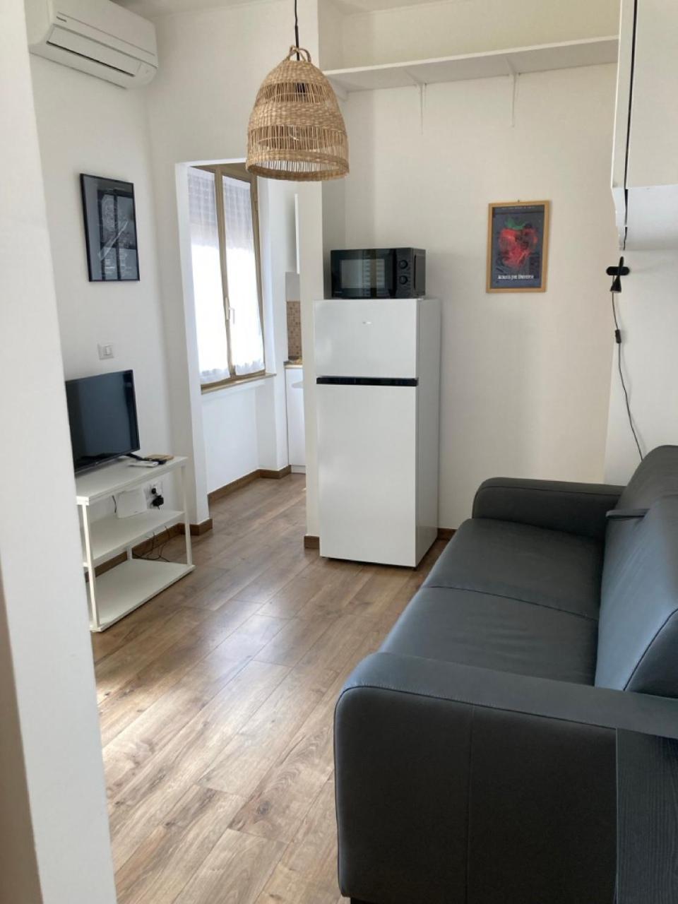 Monolocale Con Ampio Terrazzo Apartamento *